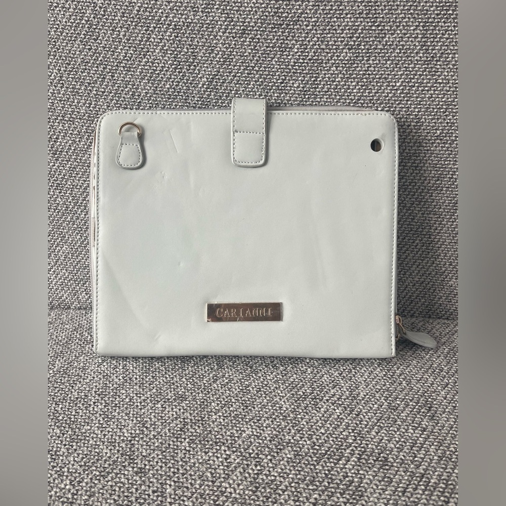 Carianni White IPad Case with Minimalist Design